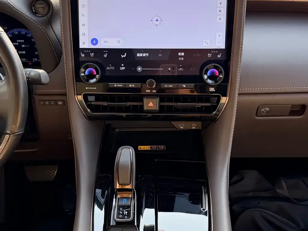 Toyota Vellfire — фото 2