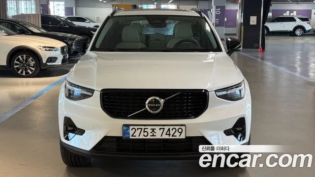 Volvo XC40 — фото 4