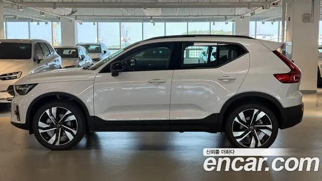 Volvo XC40 — фото 5