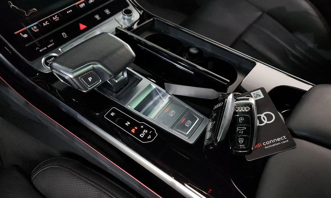 Audi A8 — фото 7