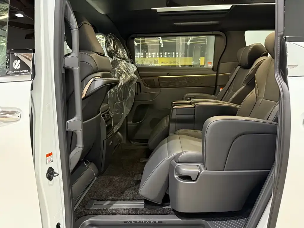 Toyota Alphard — фото 4