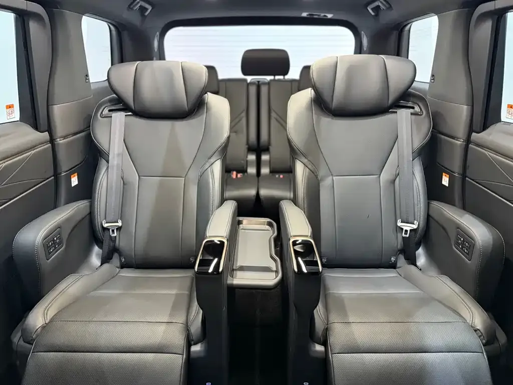 Toyota Alphard — фото 5