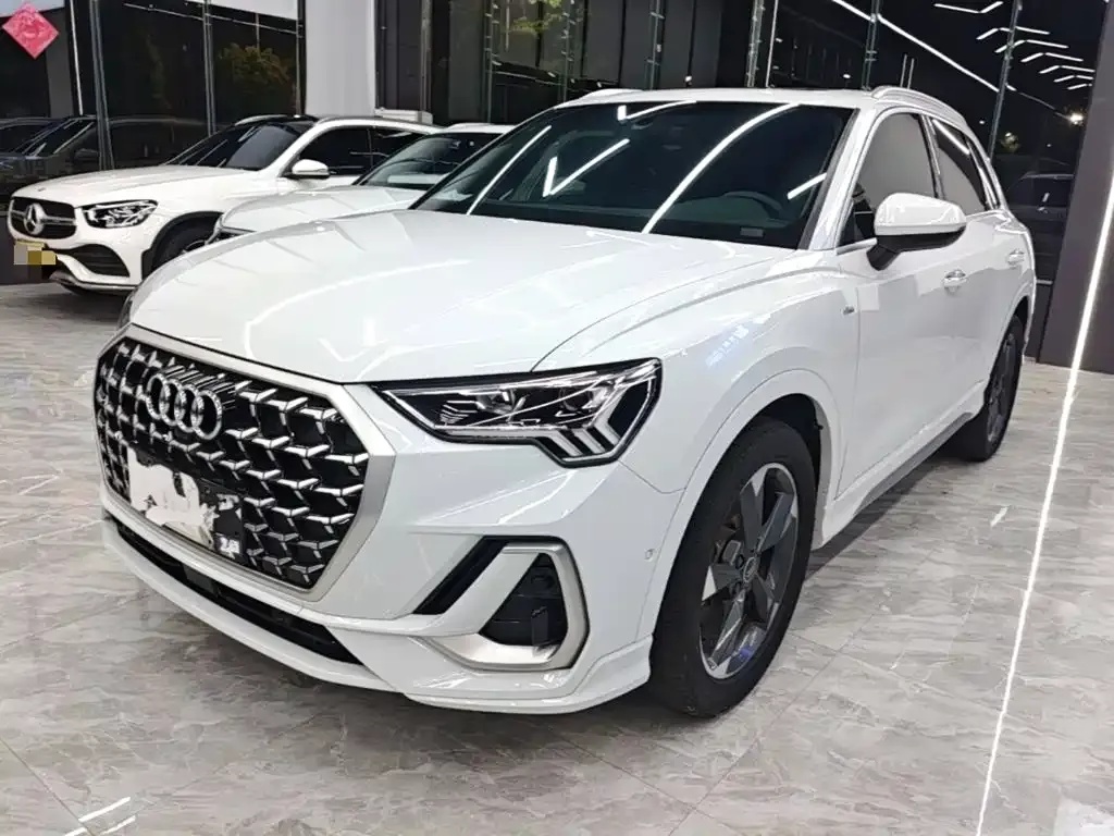 Audi Q3 — фото 1