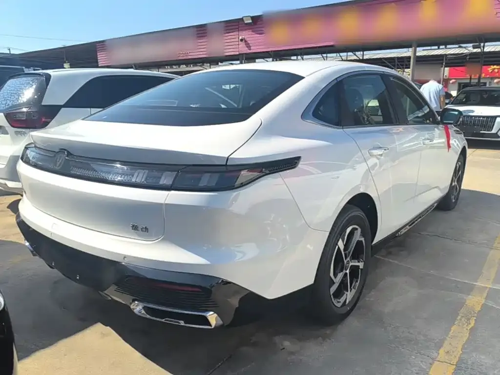 Changan Eado — фото 10