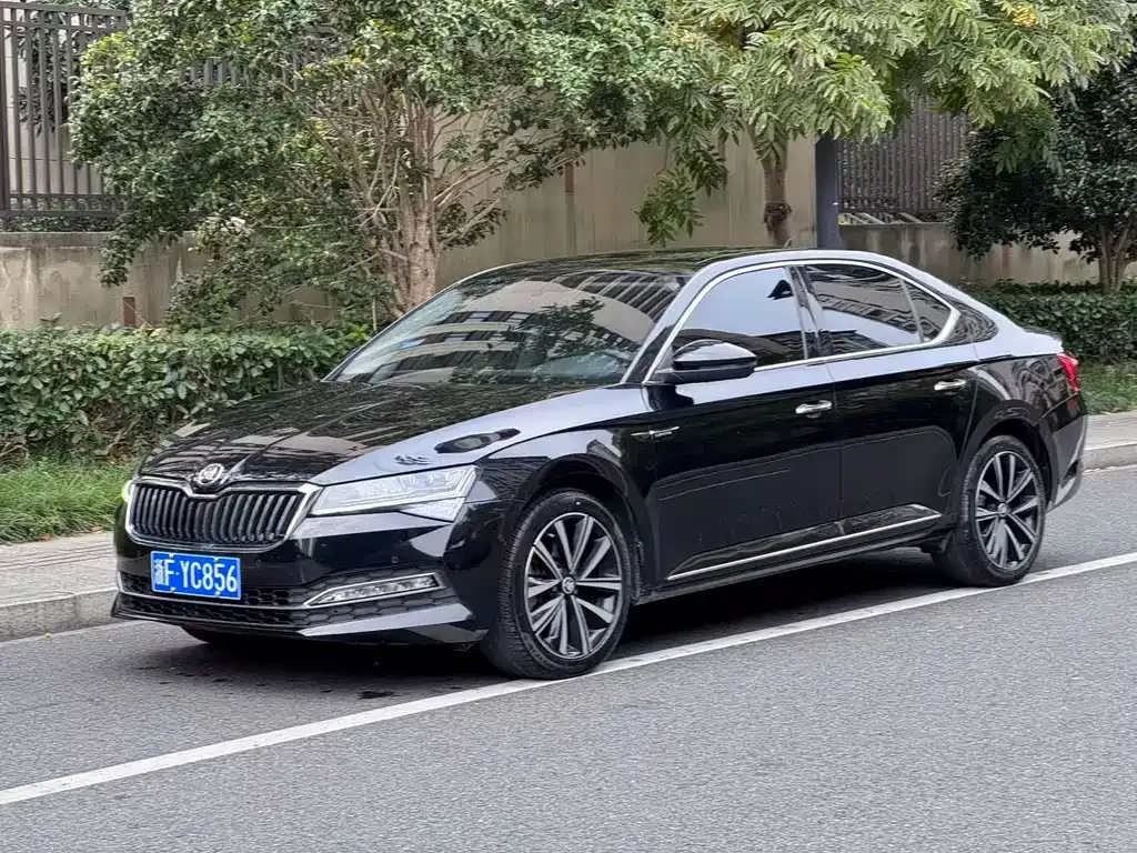 Skoda Superb — фото 1