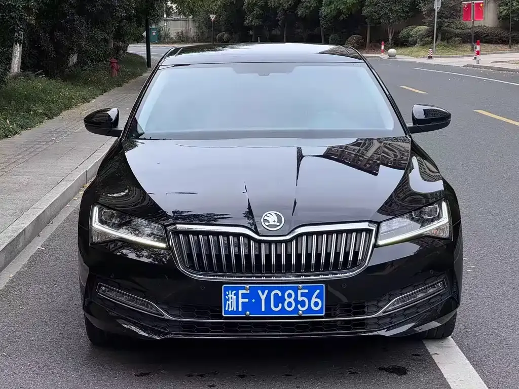 Skoda Superb — фото 10