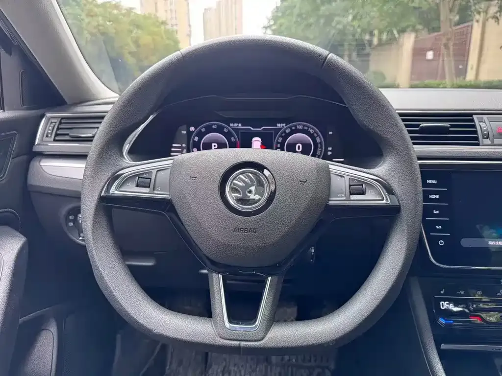 Skoda Superb — фото 6