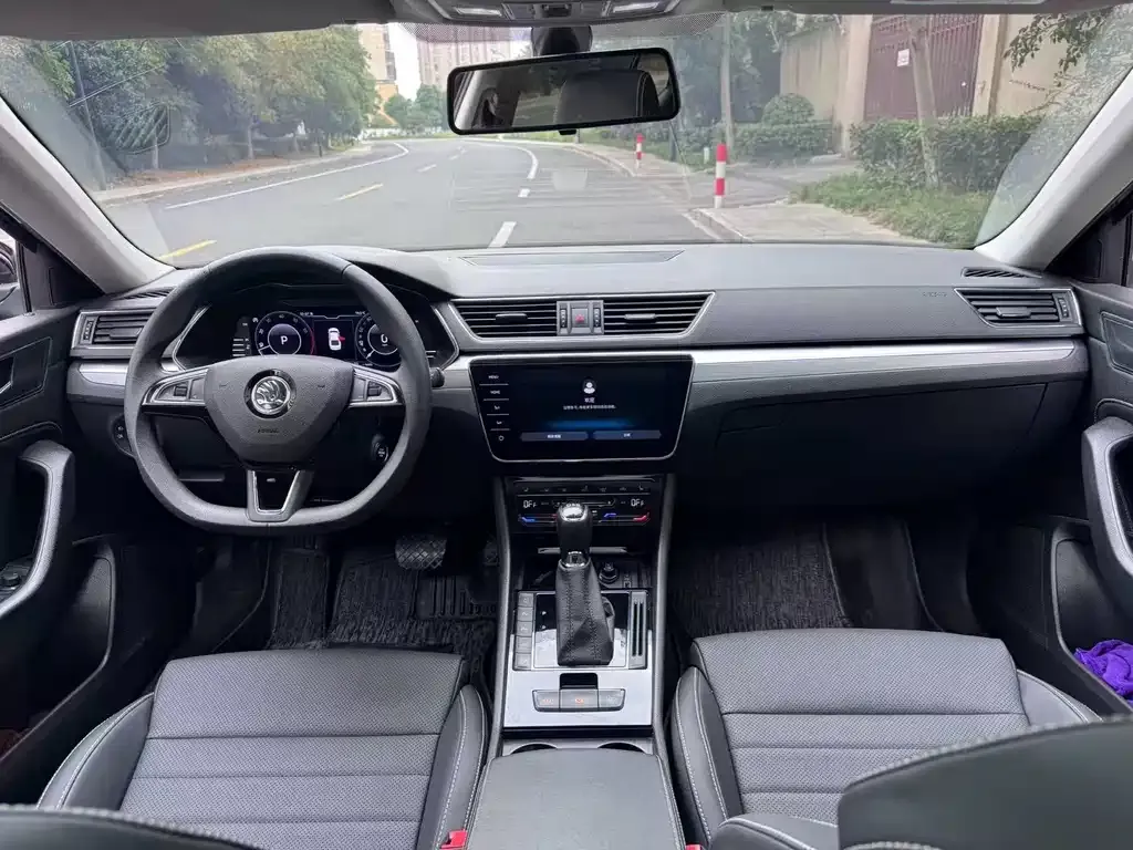 Skoda Superb — фото 5