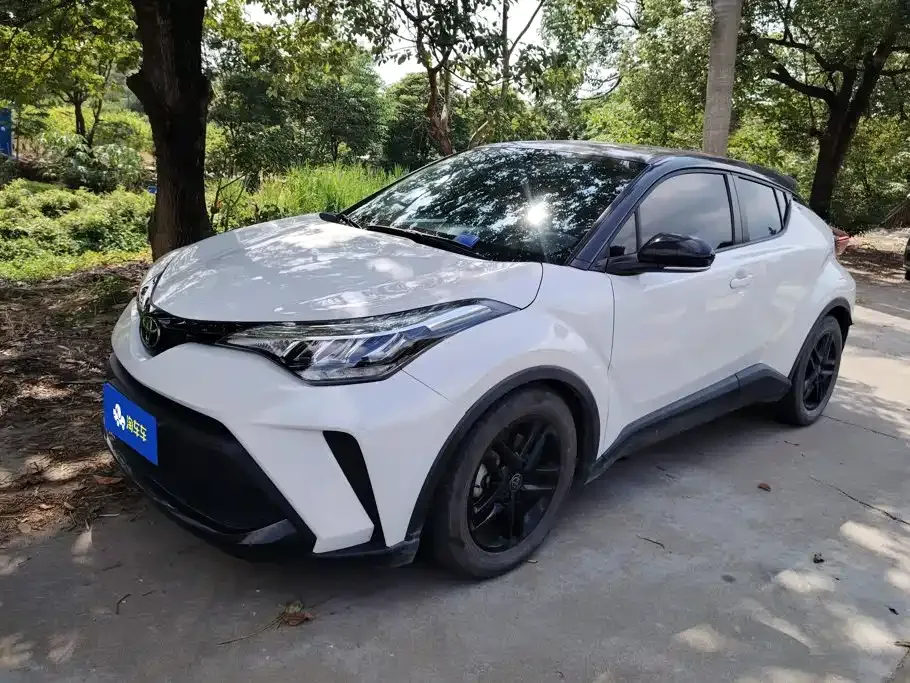 Toyota C-HR — фото 1