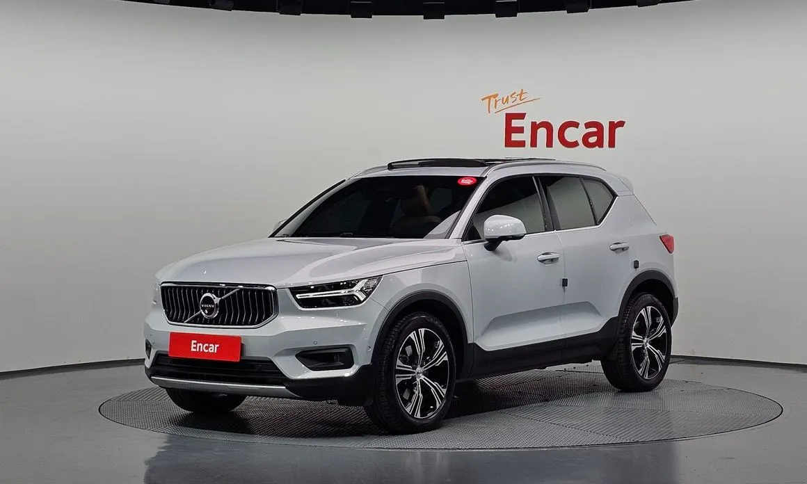 Volvo XC40 — фото 1