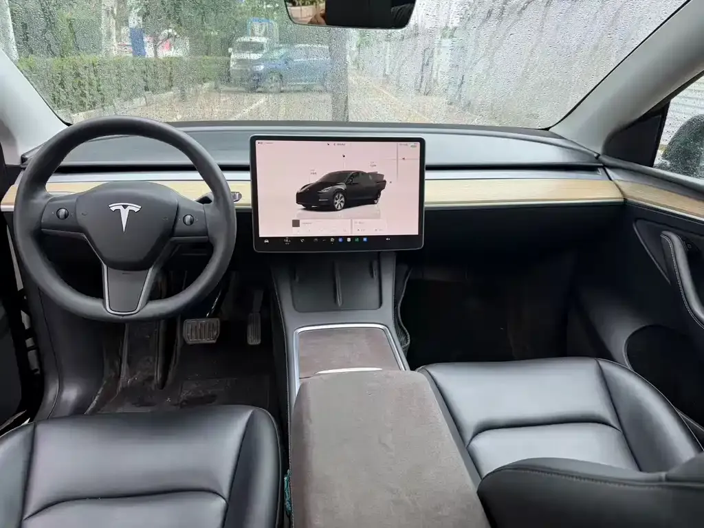 Tesla Model Y — фото 3