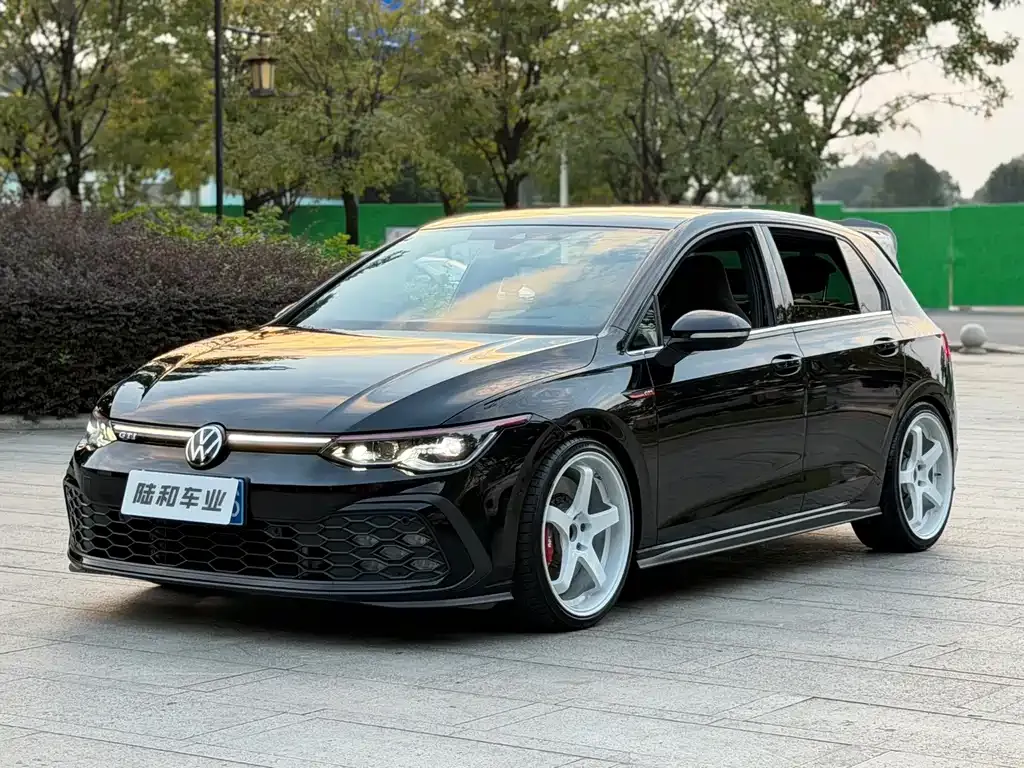 Volkswagen Golf GTI — фото 1
