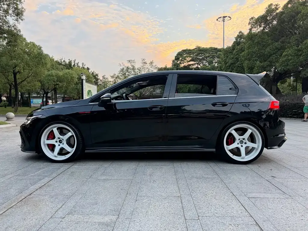 Volkswagen Golf GTI — фото 8