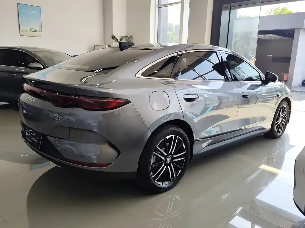 BYD Qin L — фото 8
