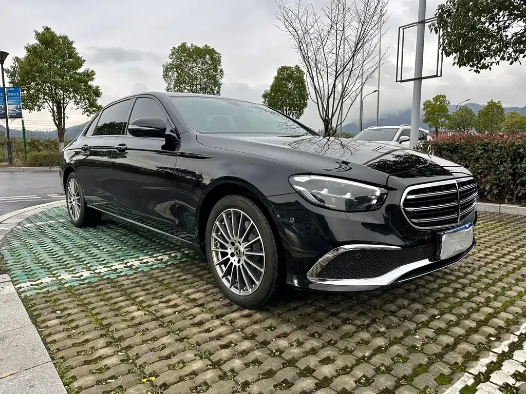 Mercedes-Benz E-Class — фото 2