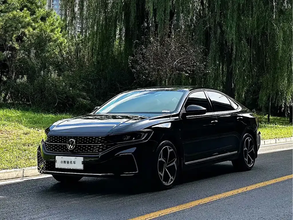 Volkswagen Passat — фото 1