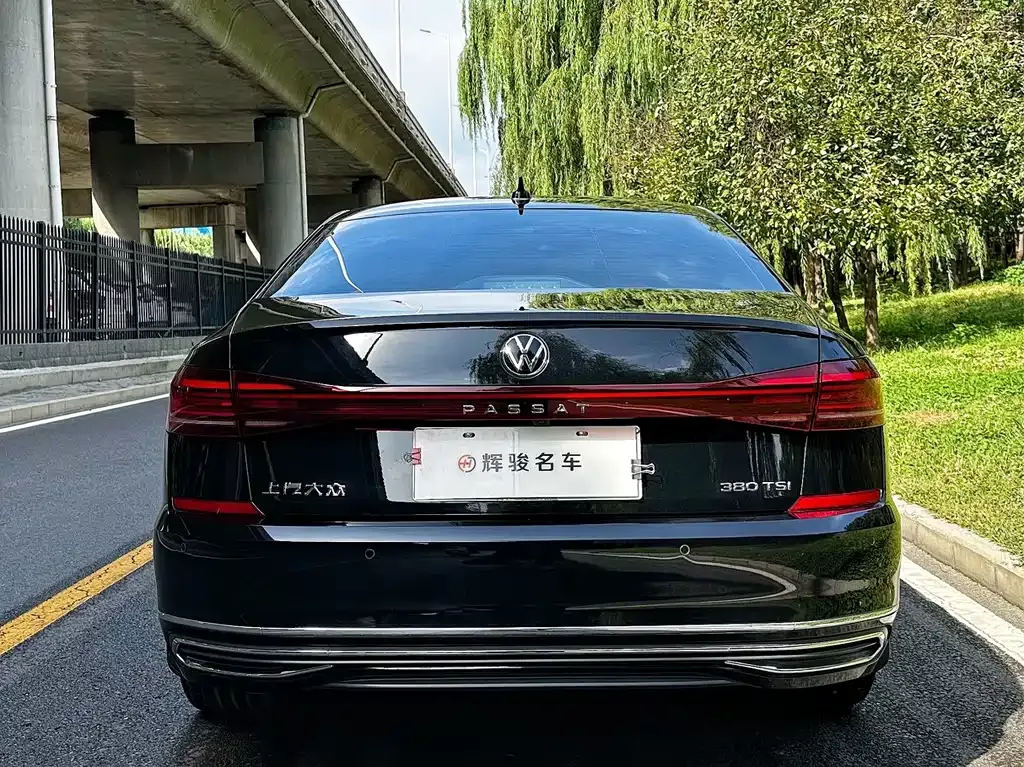 Volkswagen Passat — фото 8
