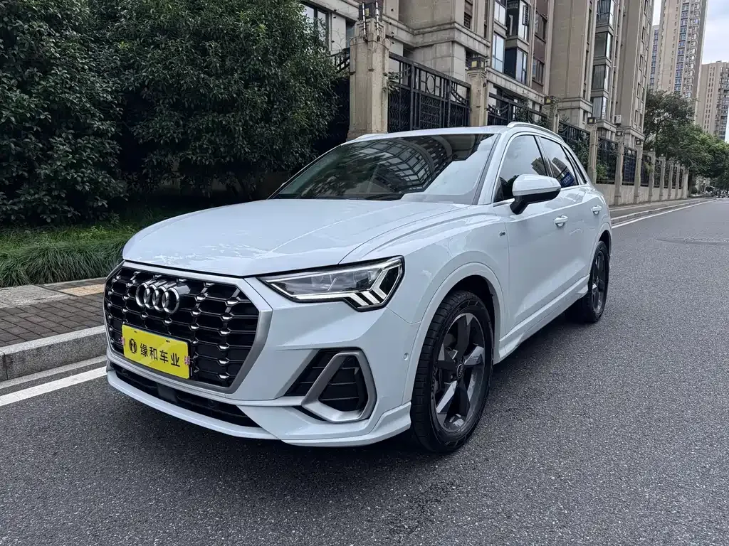 Audi Q3 — фото 1