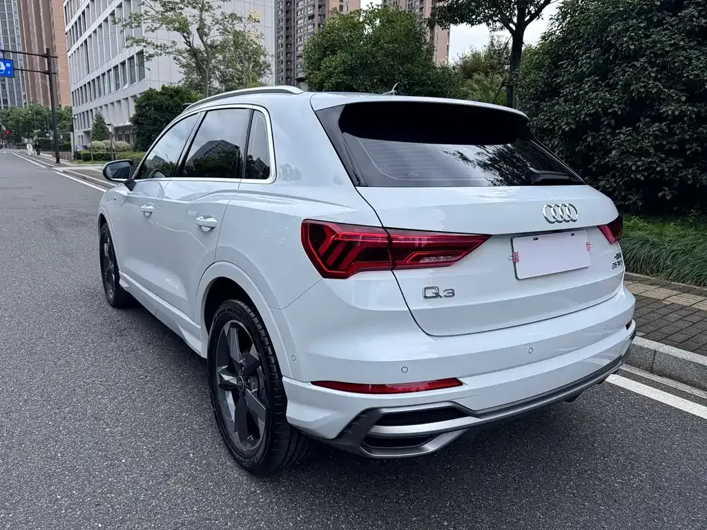 Audi Q3 — фото 8