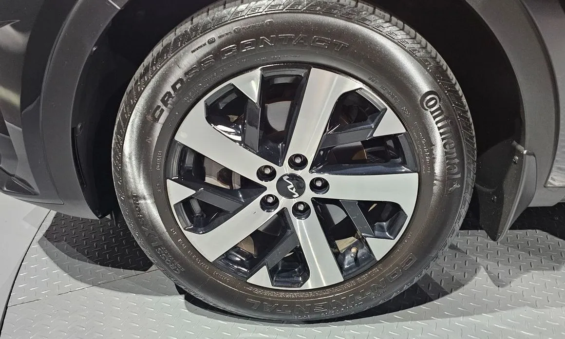 Kia Sorento — фото 10