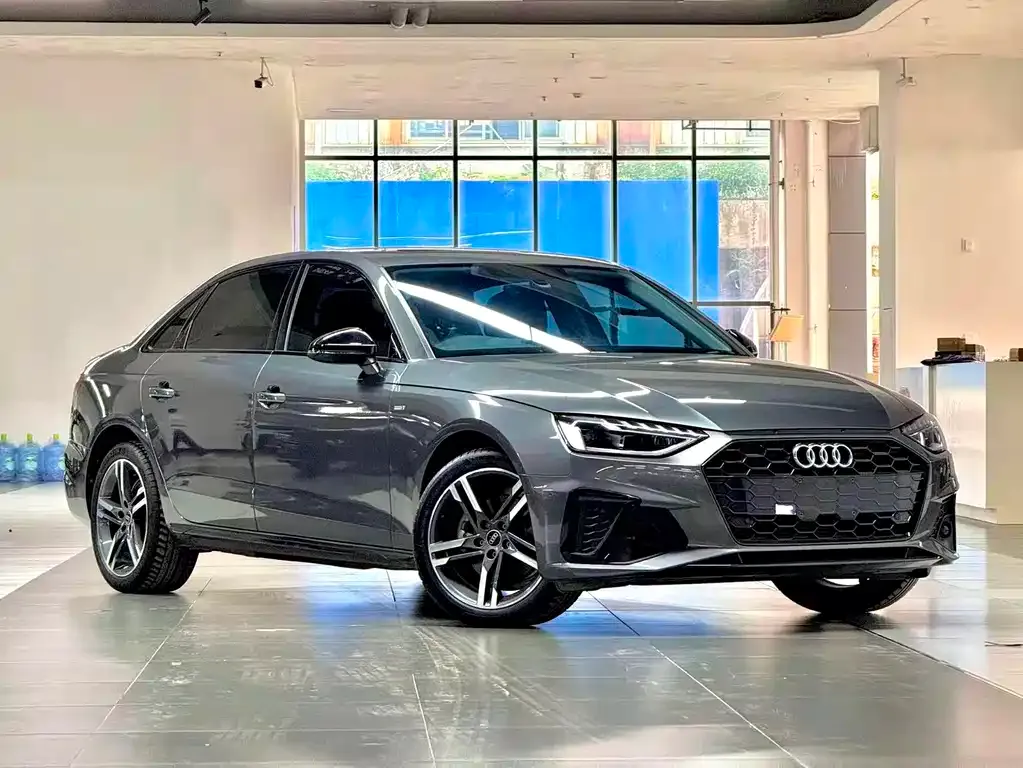 Audi A4L — фото 1