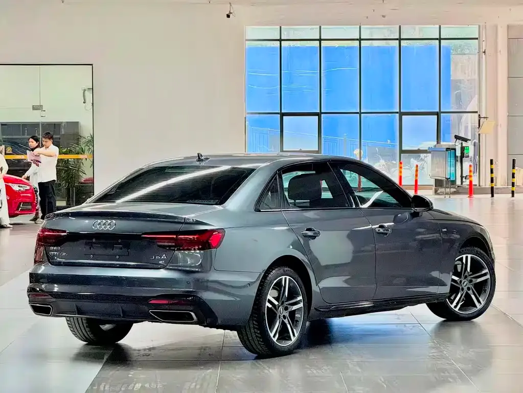 Audi A4L — фото 9