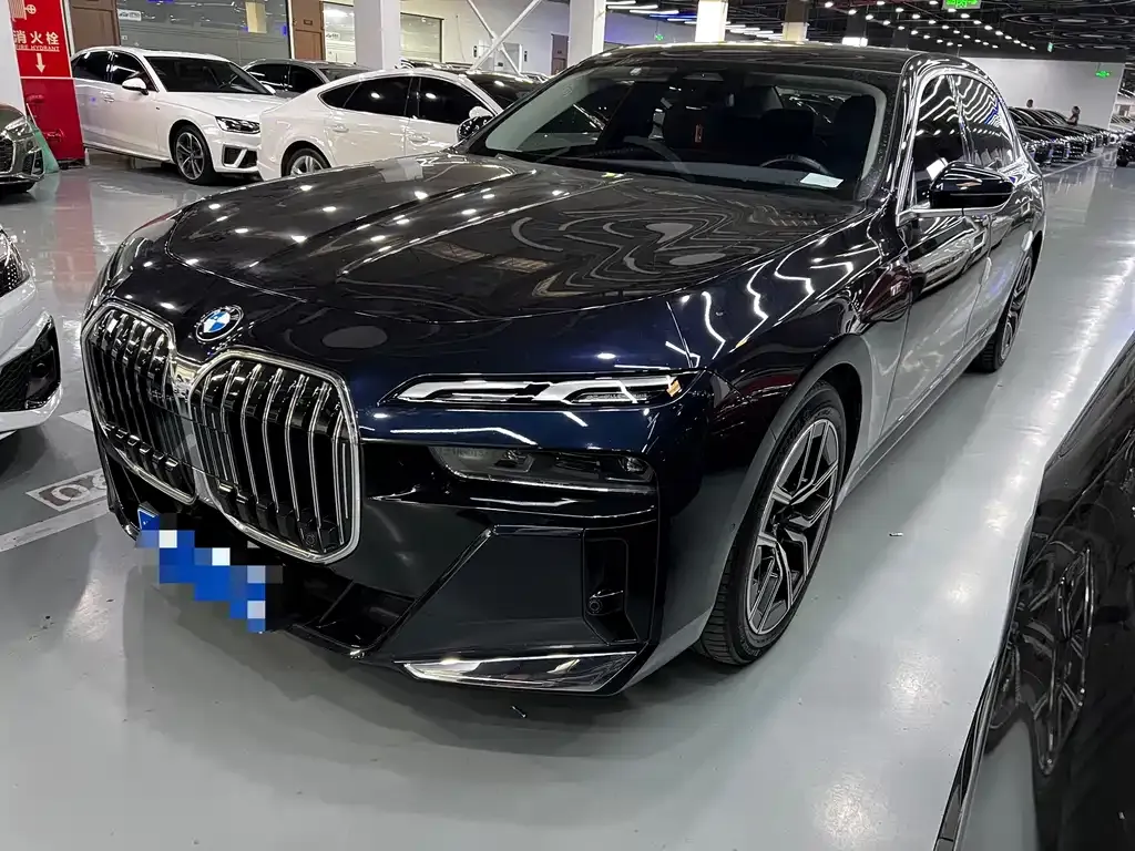 BMW 7 Series — фото 1