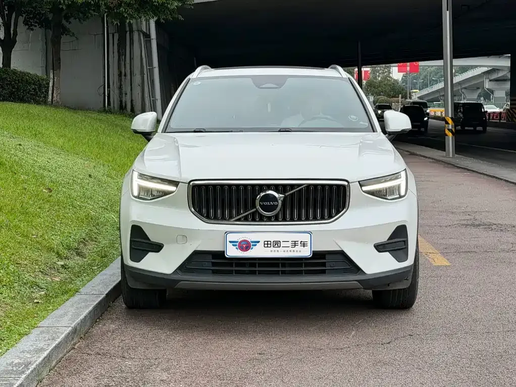 Volvo XC40 — фото 6