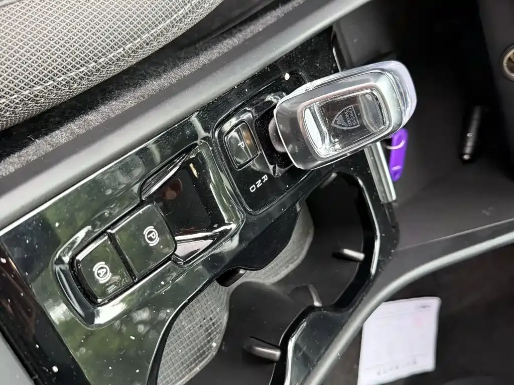 Volvo XC40 — фото 2