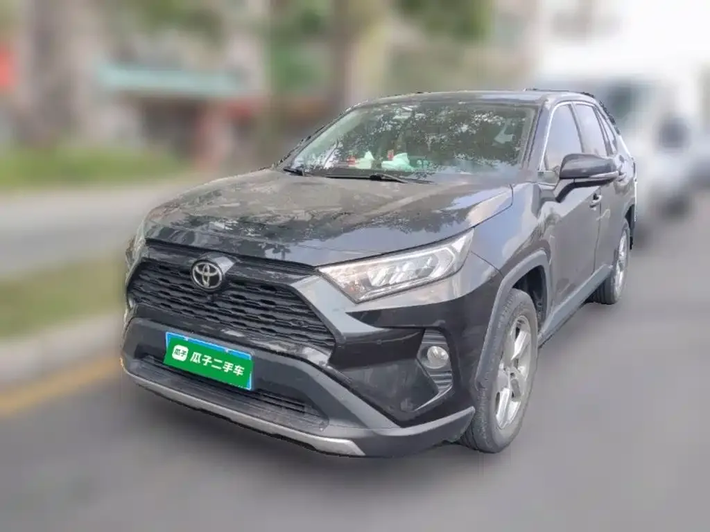 Toyota RAV4 — фото 1