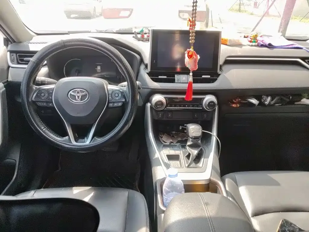Toyota RAV4 — фото 6