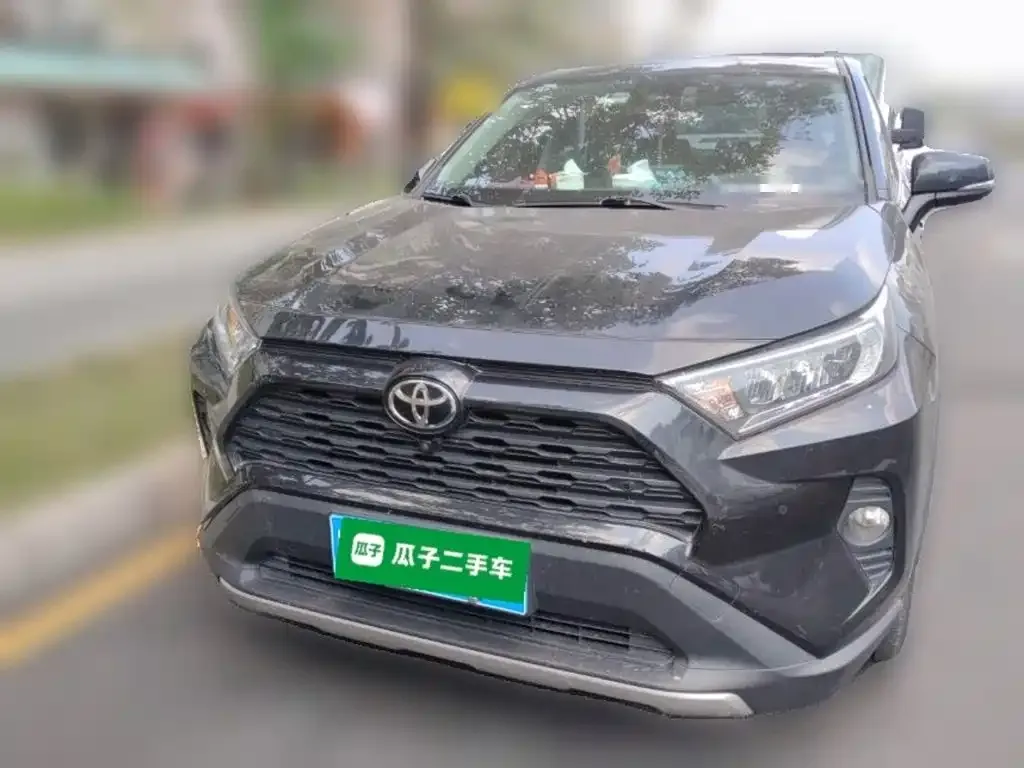 Toyota RAV4 — фото 8