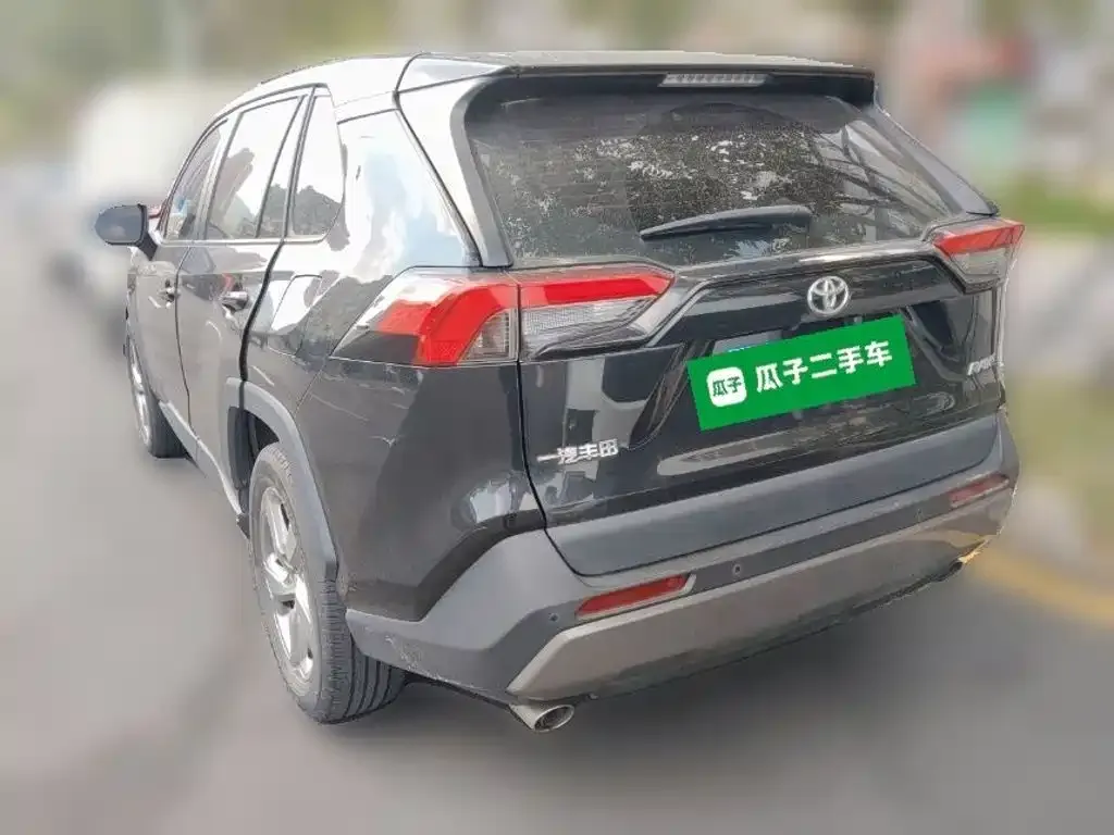 Toyota RAV4 — фото 10