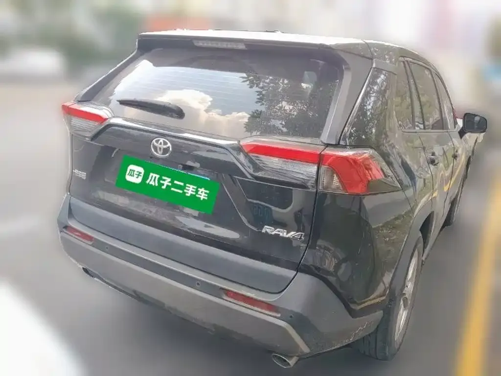 Toyota RAV4 — фото 2