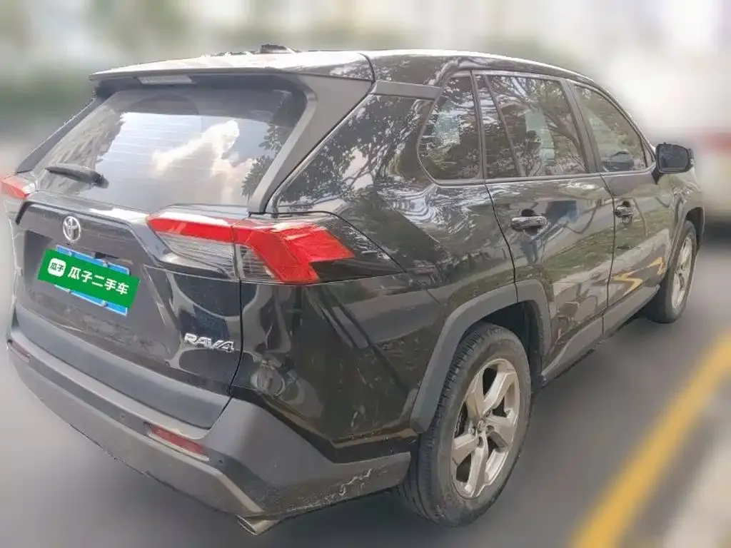 Toyota RAV4 — фото 4