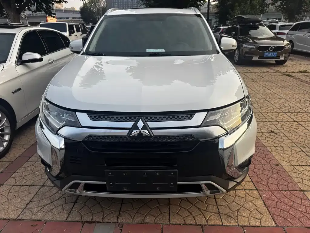 Mitsubishi Outlander — фото 7