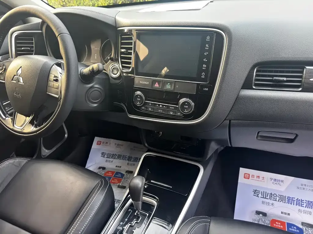 Mitsubishi Outlander — фото 10