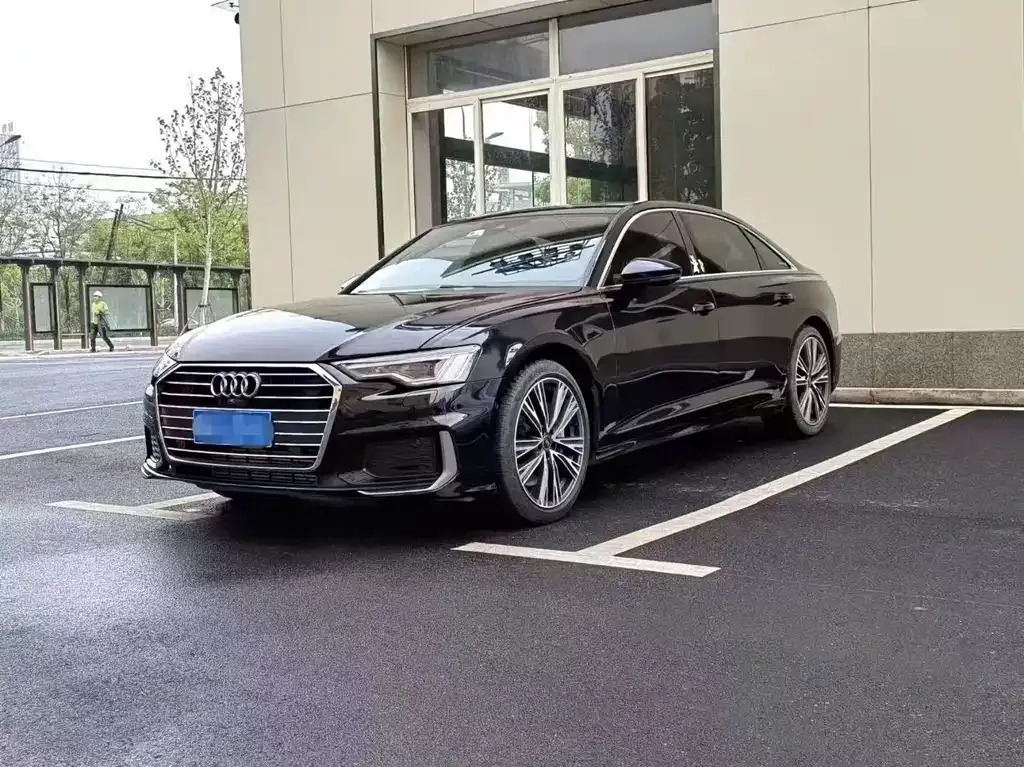 Audi A6L — фото 1