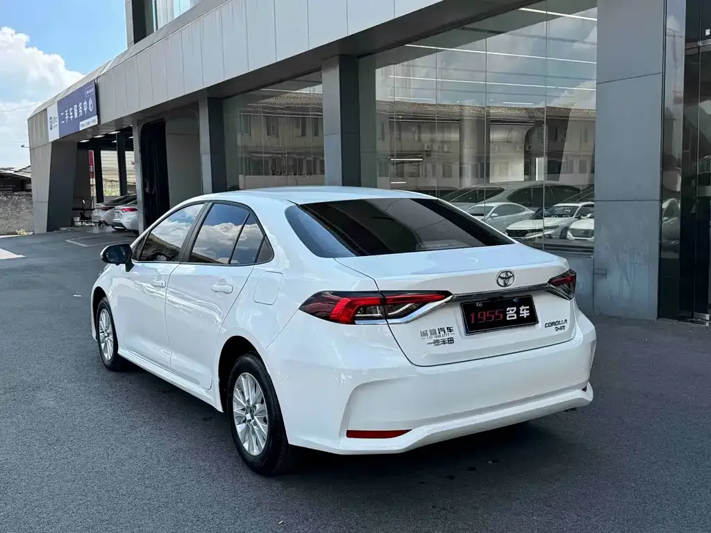 Toyota Corolla — фото 5