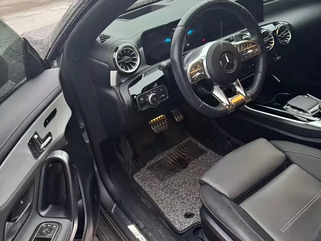 Mercedes-Benz CLA AMG — фото 7