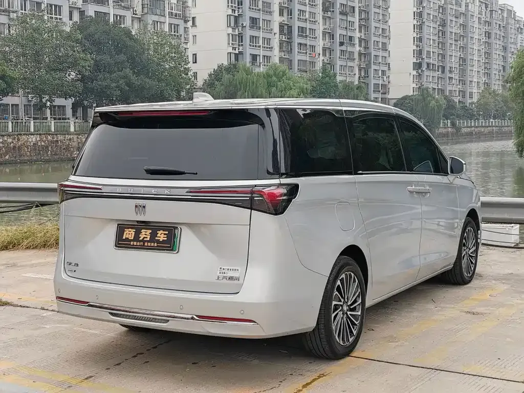 Buick GL8 Hybrid — фото 5