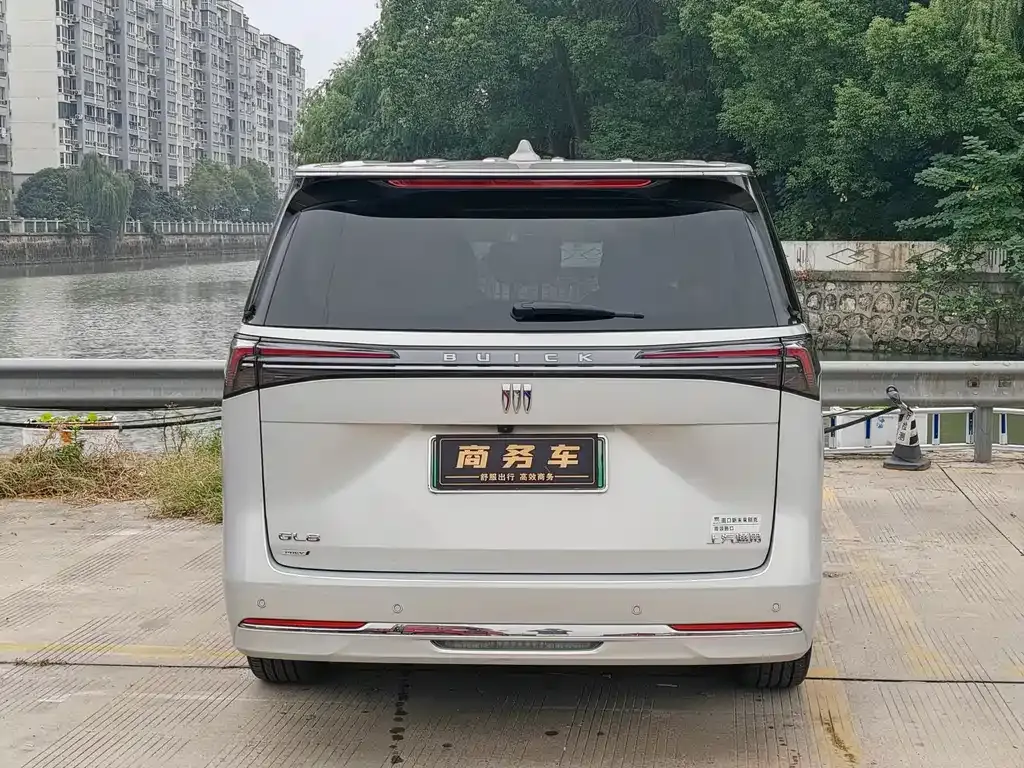 Buick GL8 Hybrid — фото 10