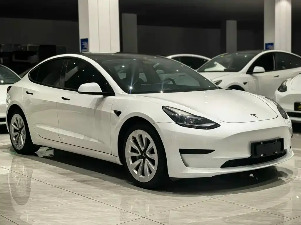 Tesla Model 3 — фото 7