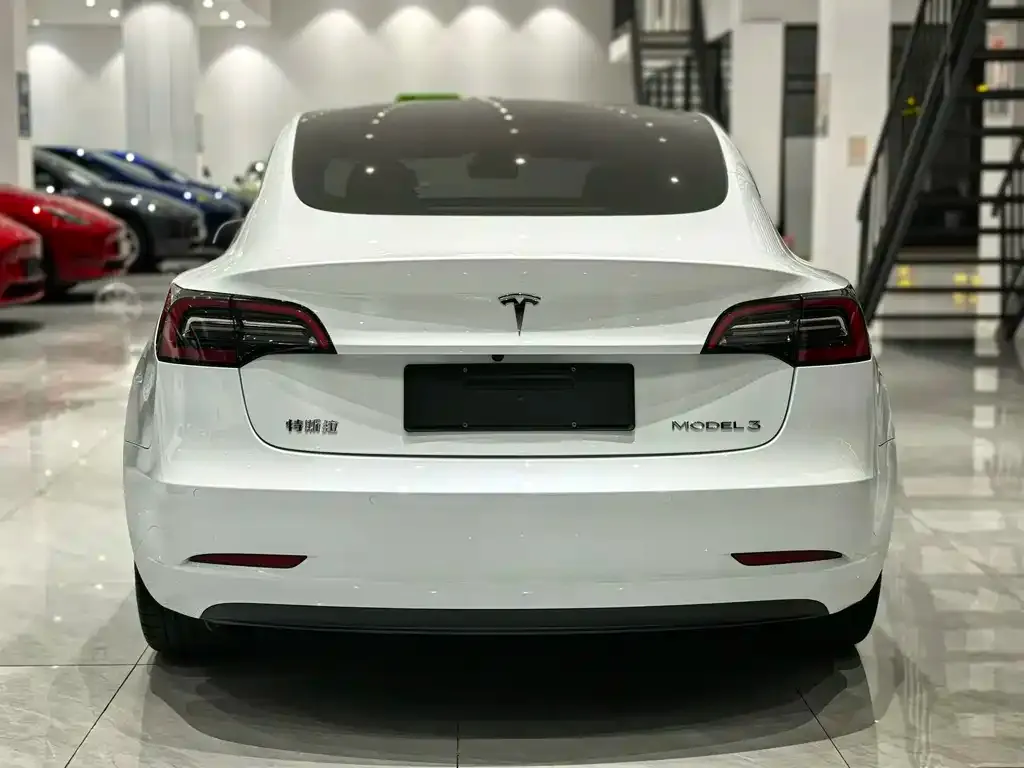 Tesla Model 3 — фото 3
