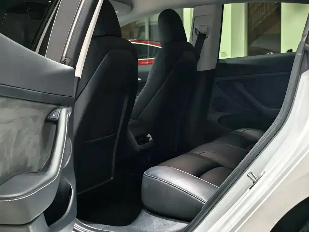 Tesla Model 3 — фото 6