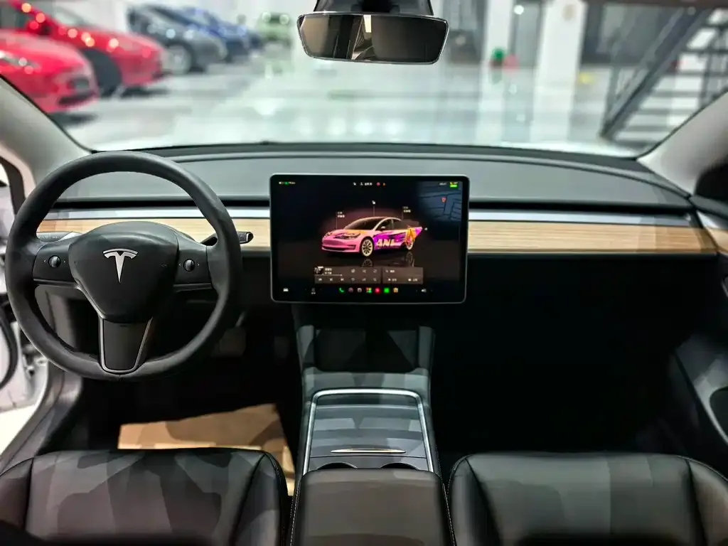 Tesla Model 3 — фото 2
