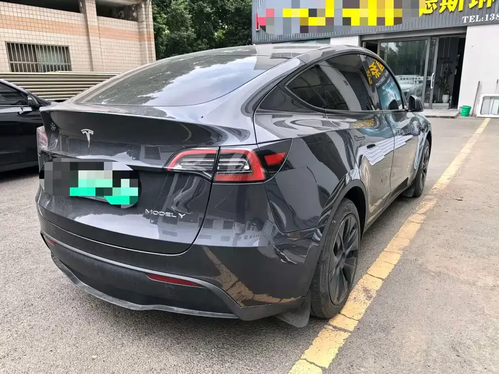 Tesla Model Y — фото 7