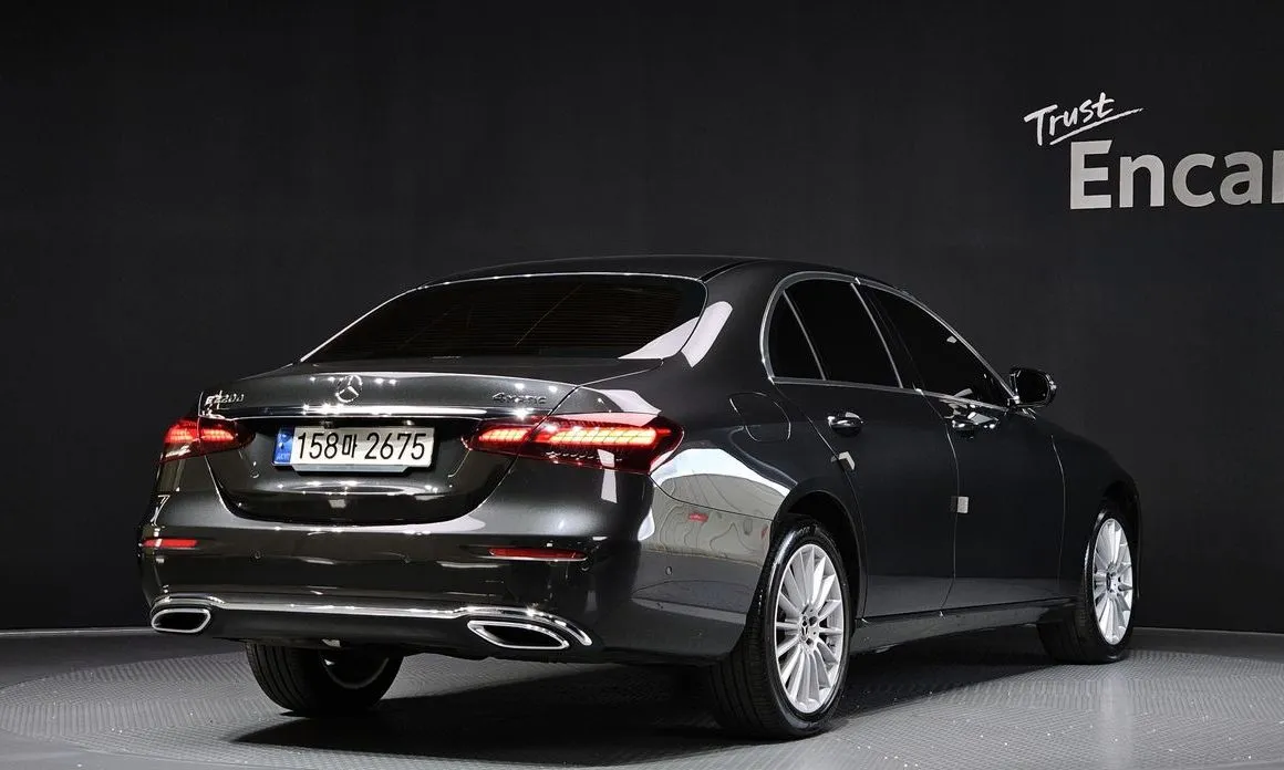 Mercedes-Benz E-Class — фото 5