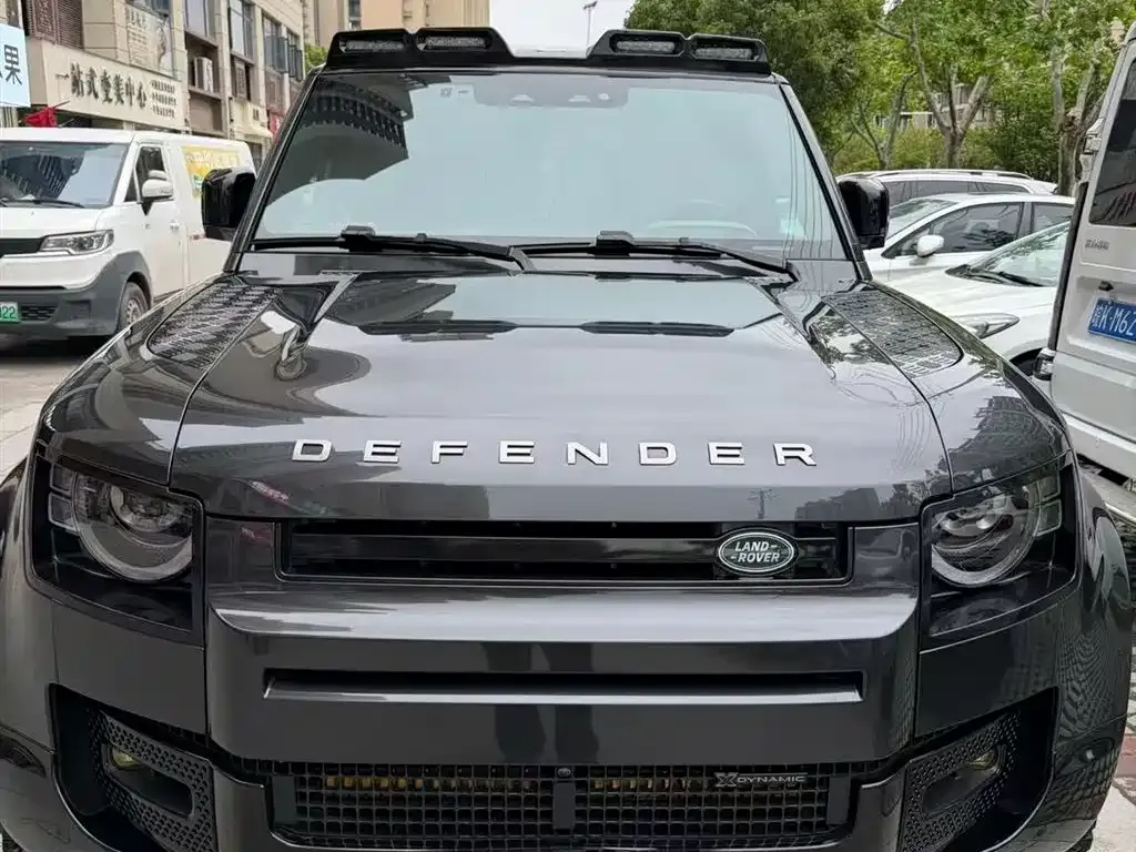 Land Rover Defender — фото 1