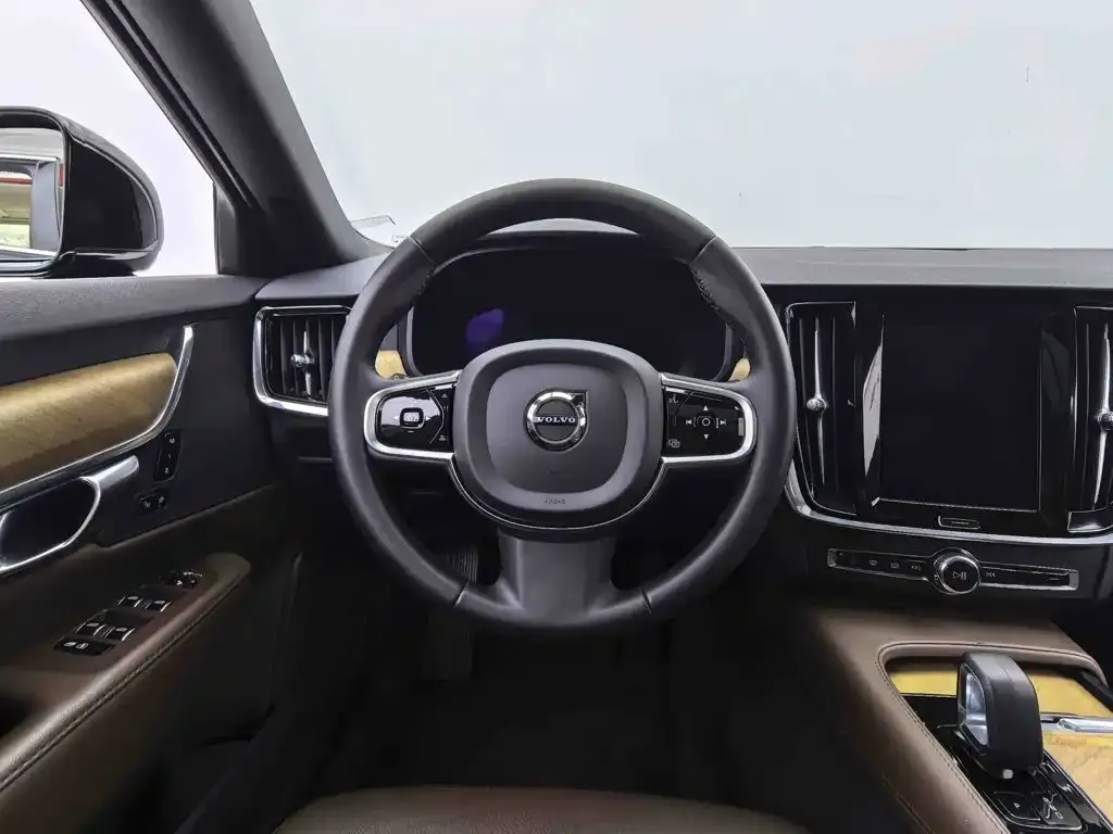 Volvo S90 — фото 9